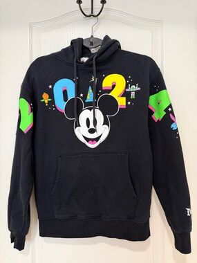 Disney Mickey Mouse 2024 Hoodie XS Black Disneyland Graphic Sweatshirt